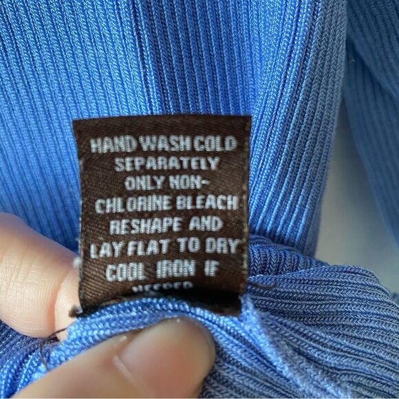 adrienne vittadini y2k style blue ruffle front ribbed 3/4 sleeve top - Picture 4 of 6